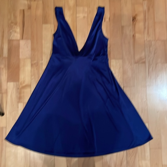 Guess Deep V babydoll Party Dress - Picture 2 of 2